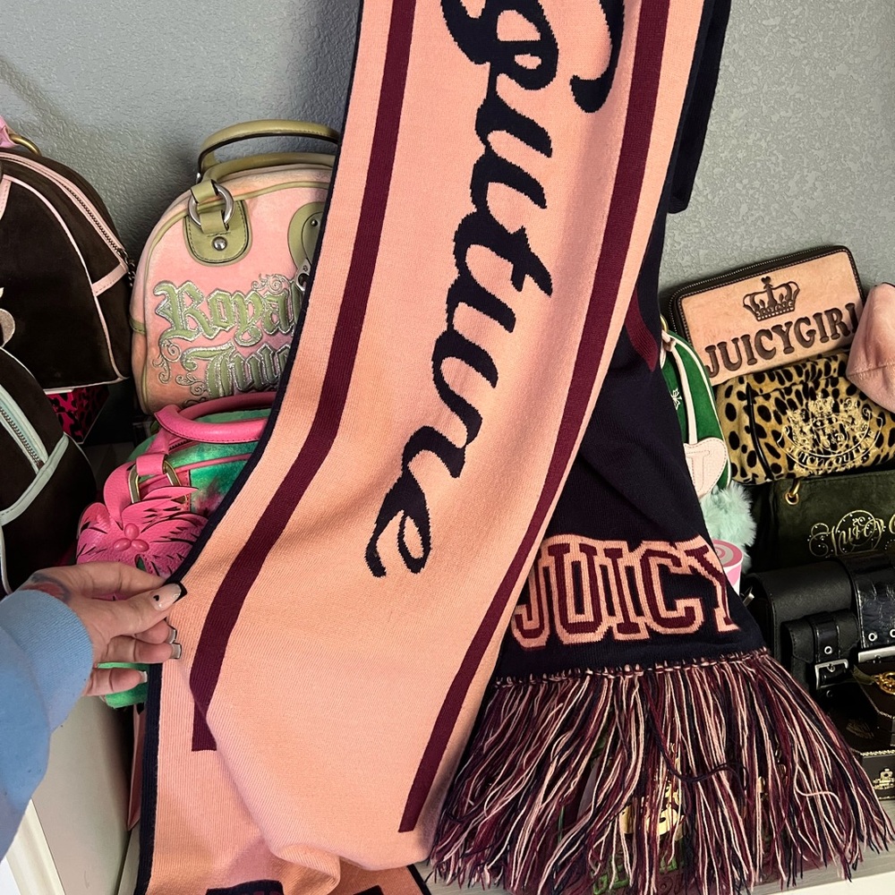 OG LIKE NEW Juicy Couture Pink and Navy Scarf - Picture 2 of 4